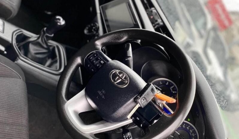 
								2016 Toyota Hilux SR full									