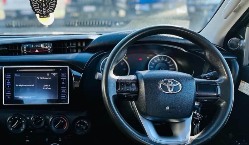
								2016 Toyota Hilux SR full									