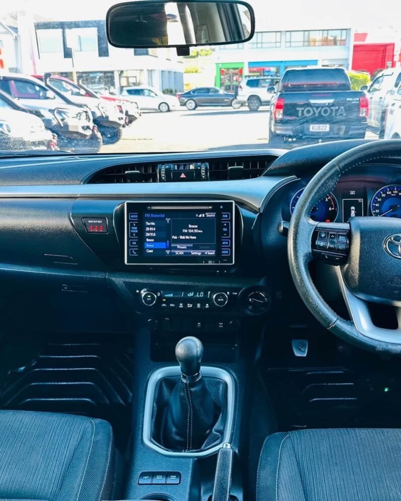 
								2016 Toyota Hilux  SR5 full									
