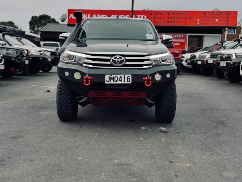 
								2015 Toyota Hilux SR5 full									