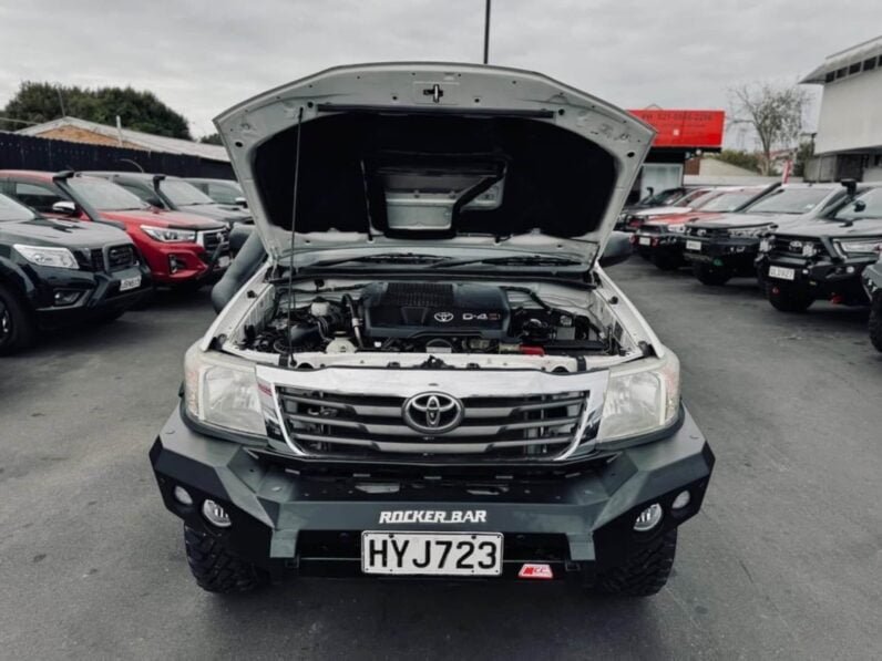
								2015 Toyota Hilux SR full									