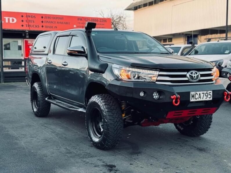 
								2019 Toyota Hilux SR5 full									