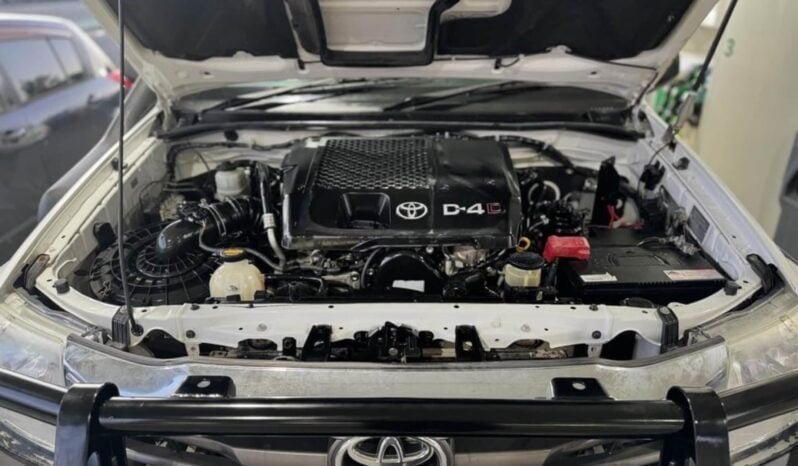
								2014 Toyota Hilux SR full									