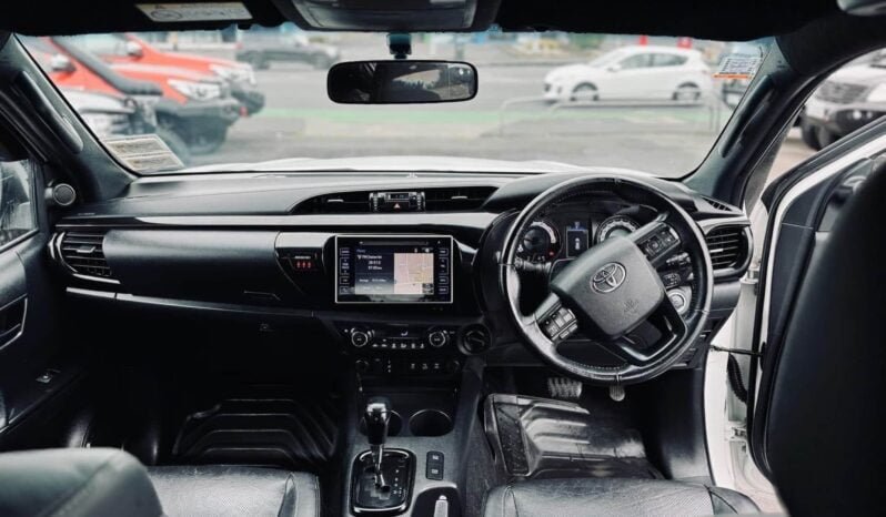 
								2018 Toyota Hilux SR5 CRUISER full									