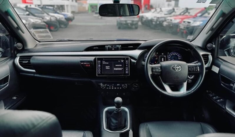 
								2016 Toyota Hilux SR5 full									
