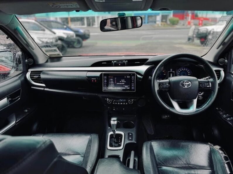 
								2016 Toyota Hilux SR5 limited full									