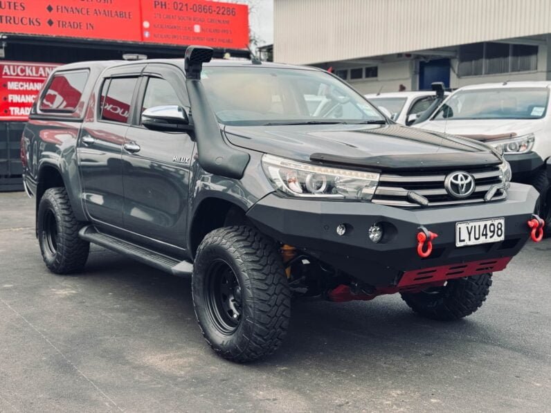 
								2019 Toyota Hilux SR5 full									