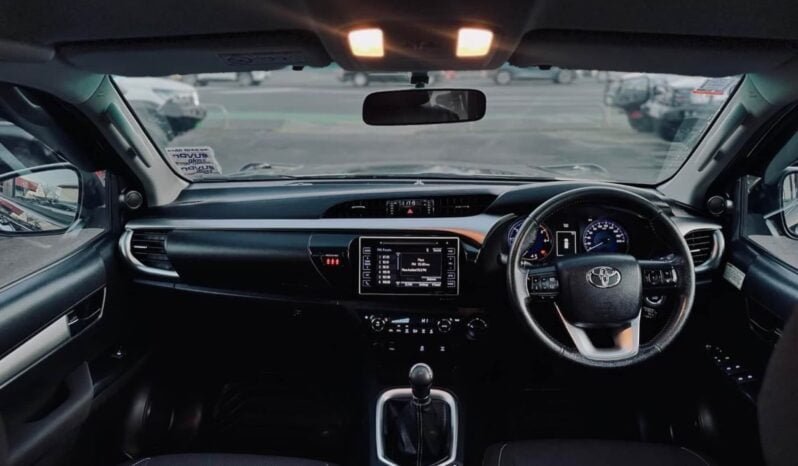 
								2016 Toyota Hilux SR5 full									